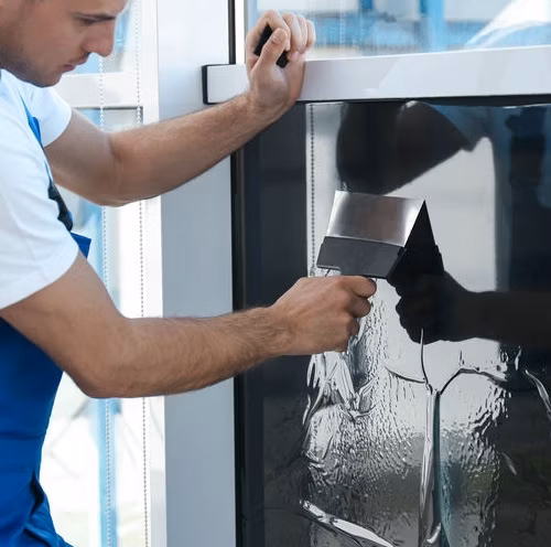 Colocación adaptable de folio adhesivo de apantallamiento sobre cristal existente sin sustituir carpinterías
